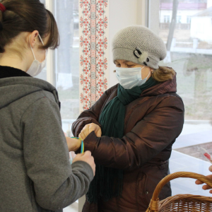 Bucurați – vă  de soare,  bucurați – vă  de ghiocei, bucurați – vă  de frumoasele zile ale primăverii  și primiți cu drag  un   mărțișor în sufletele  voastre !