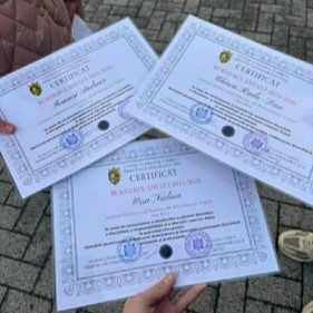 Felicitări, dragi elevi!